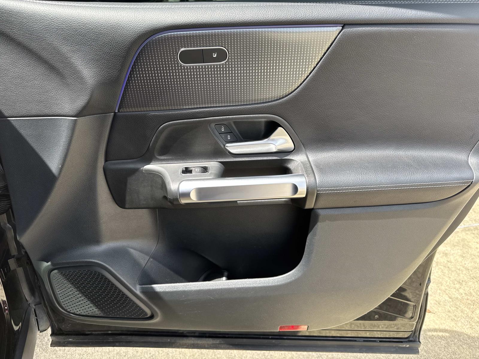 Vehicle image 16 of 27