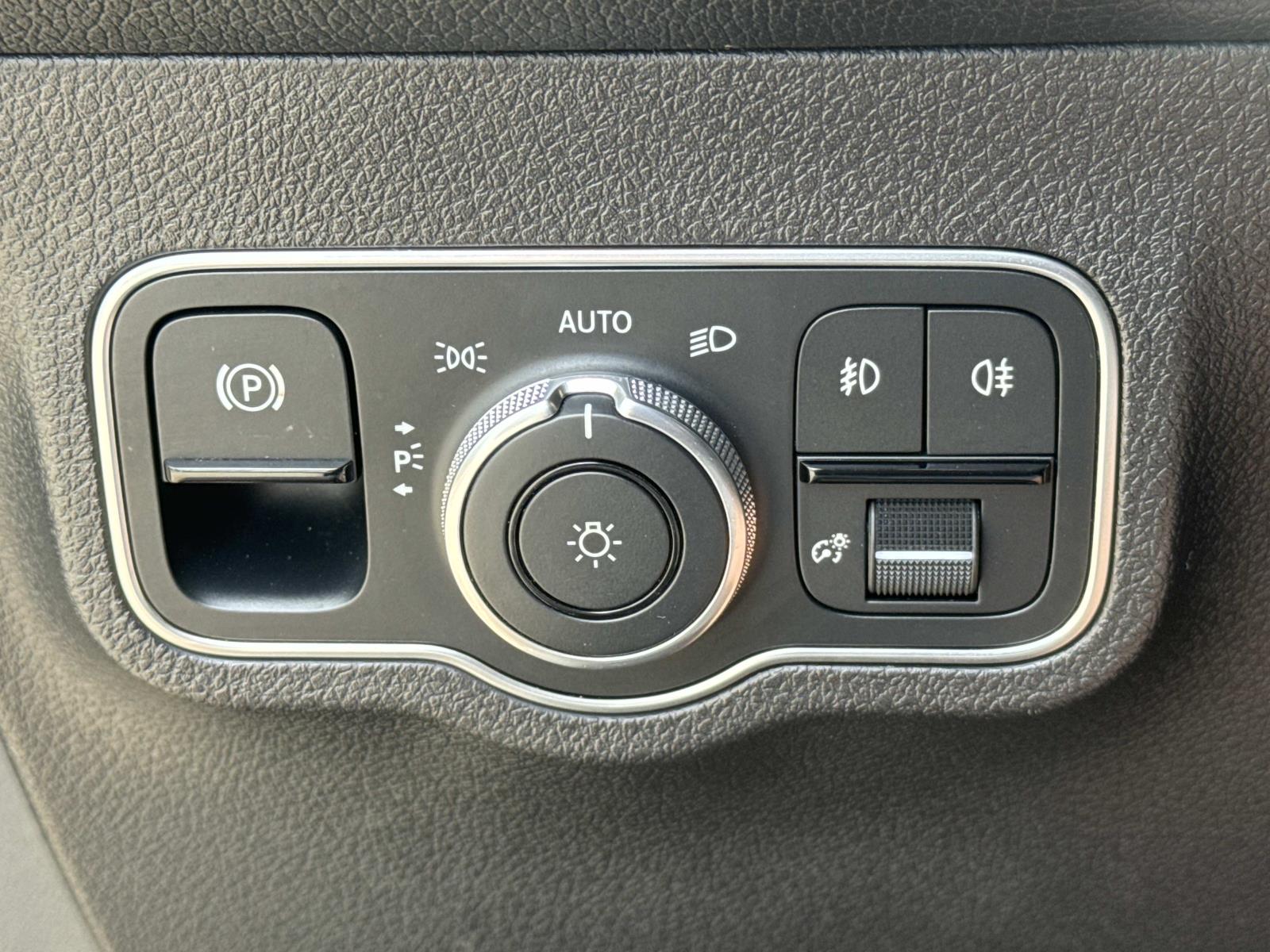 Vehicle image 20 of 27