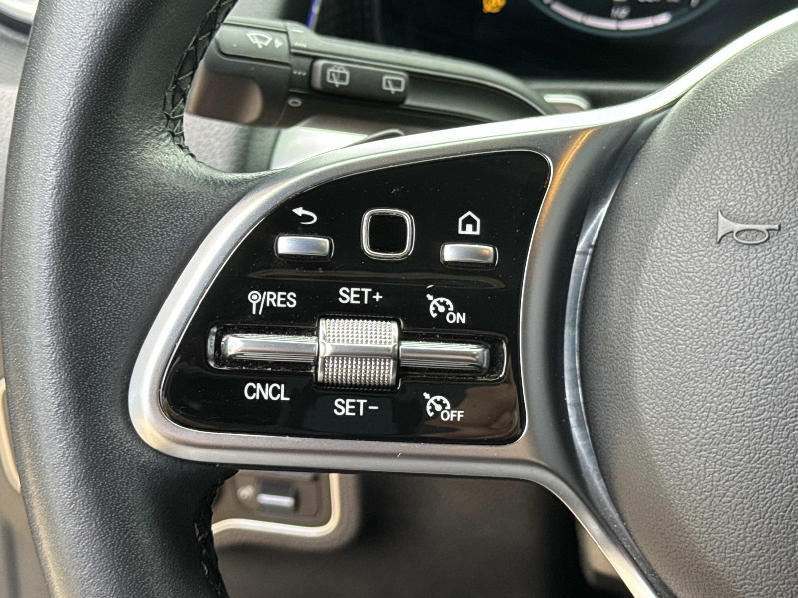 Vehicle image 21 of 27