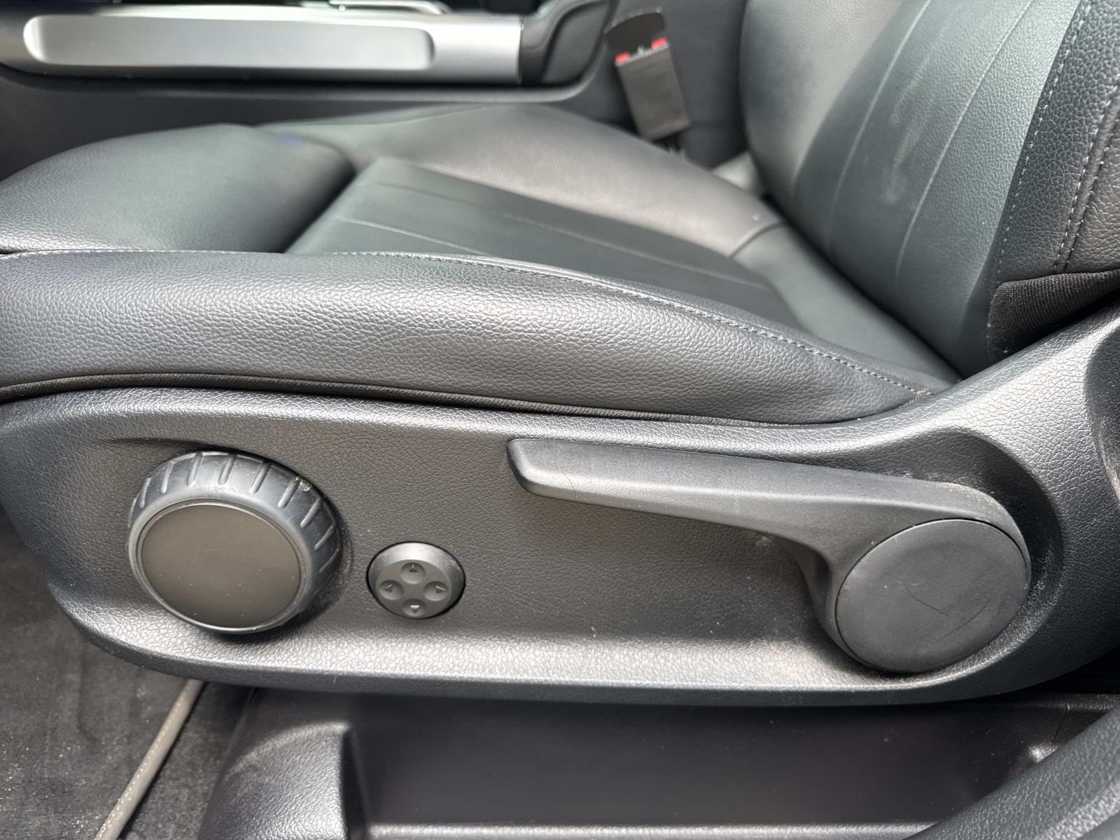 Vehicle image 19 of 27