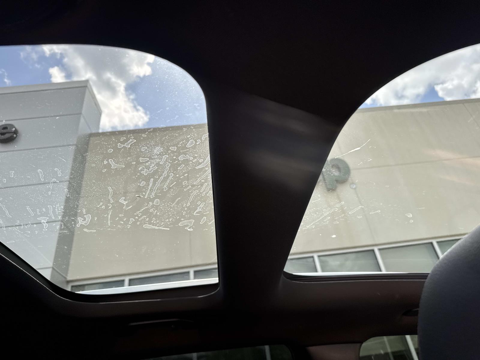 Vehicle image 17 of 27