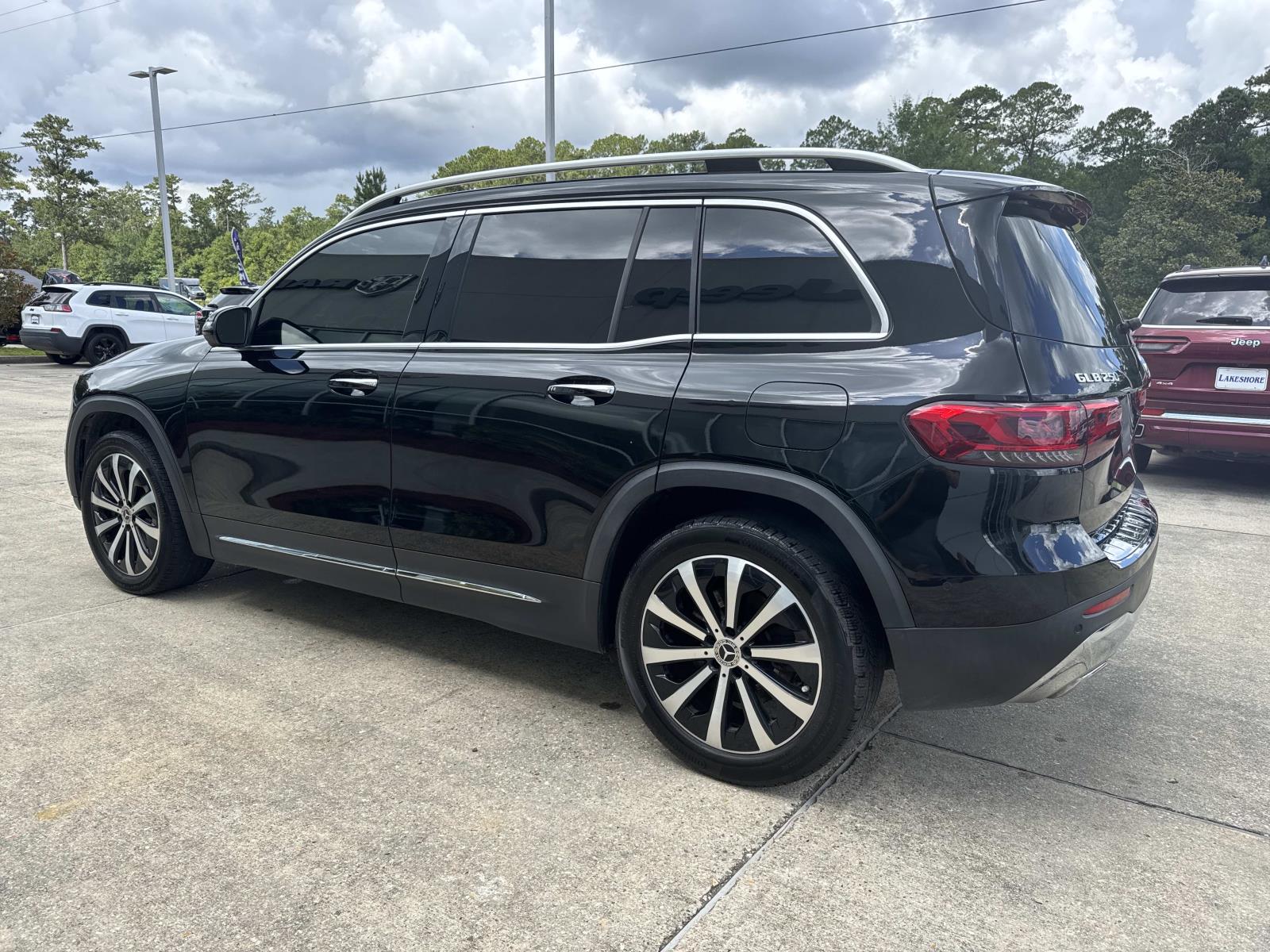 Vehicle image 4 of 27