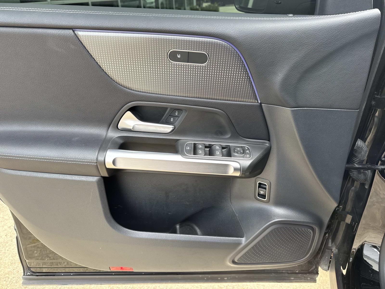 Vehicle image 15 of 27