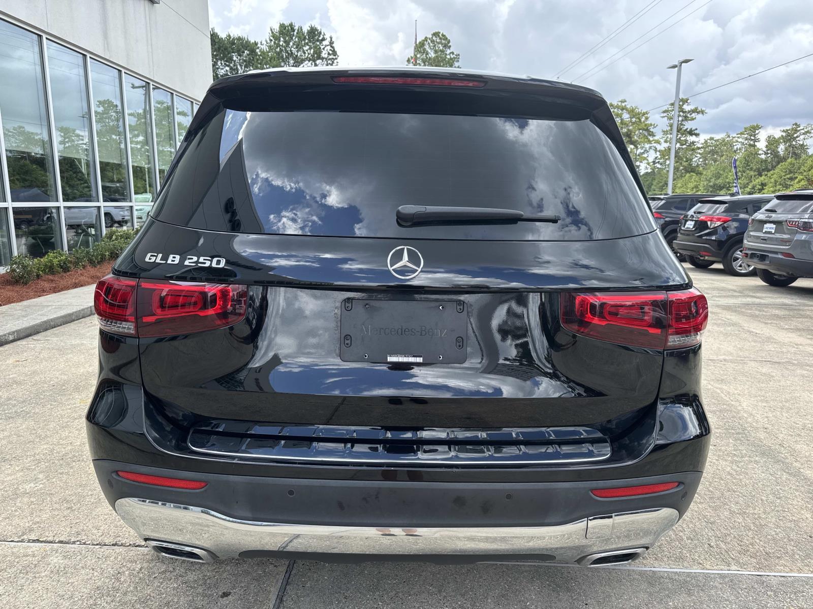 Vehicle image 25 of 27