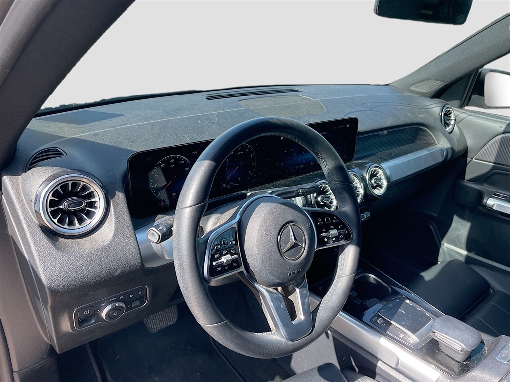 Vehicle image 11 of 12