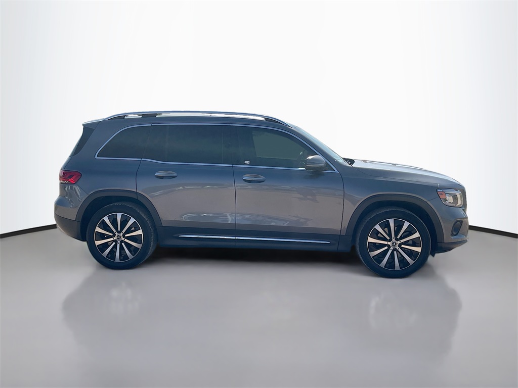 Vehicle image 4 of 12