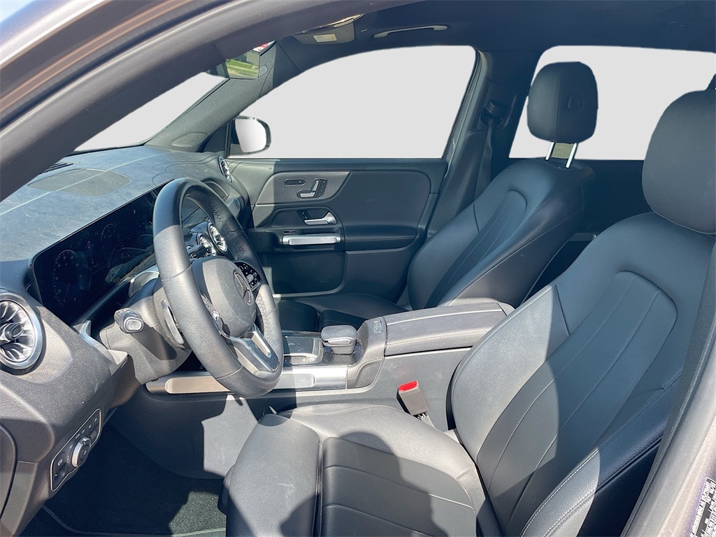 Vehicle image 10 of 12