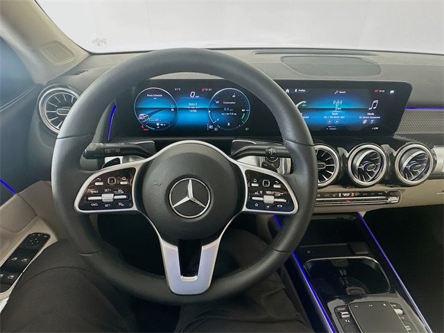 Vehicle image 17 of 29