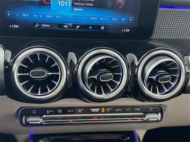 Vehicle image 23 of 29