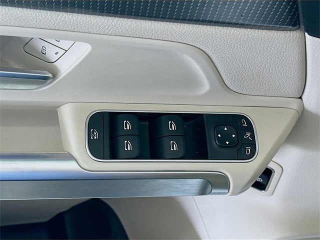 Vehicle image 26 of 29