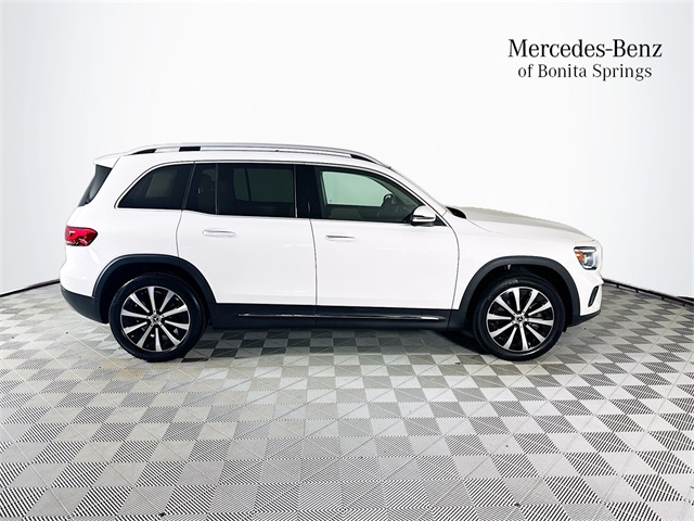 Vehicle image 4 of 29