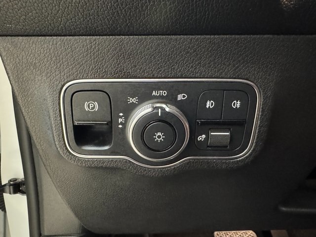 Vehicle image 27 of 28