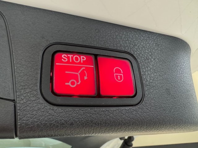 Vehicle image 24 of 28
