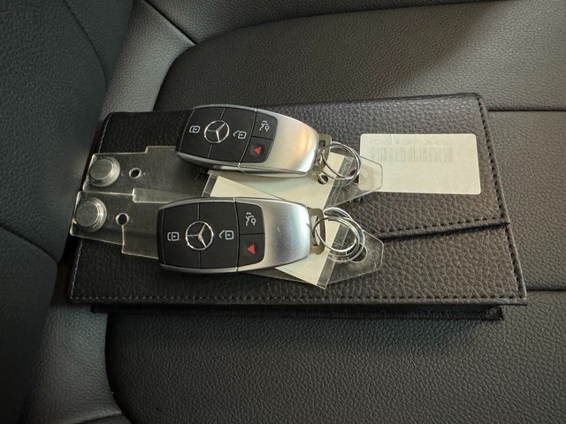 Vehicle image 23 of 28