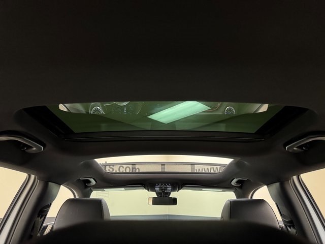 Vehicle image 25 of 28
