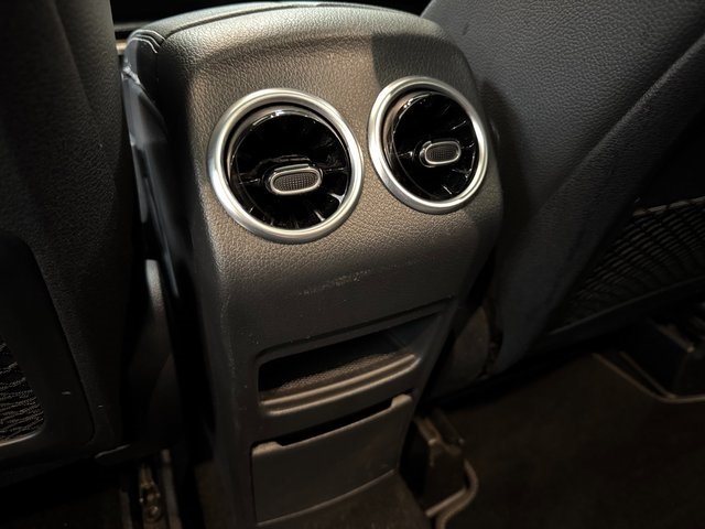 Vehicle image 22 of 28
