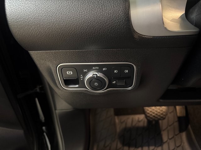 Vehicle image 10 of 28