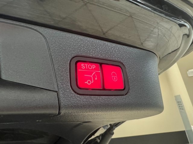 Vehicle image 23 of 28