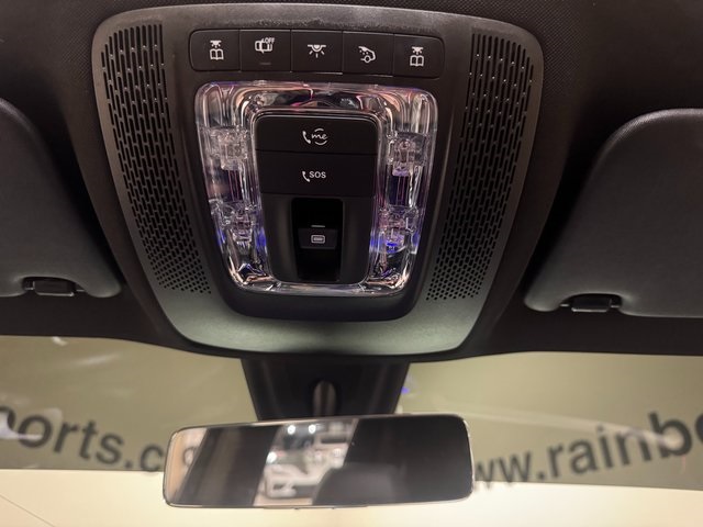Vehicle image 18 of 28