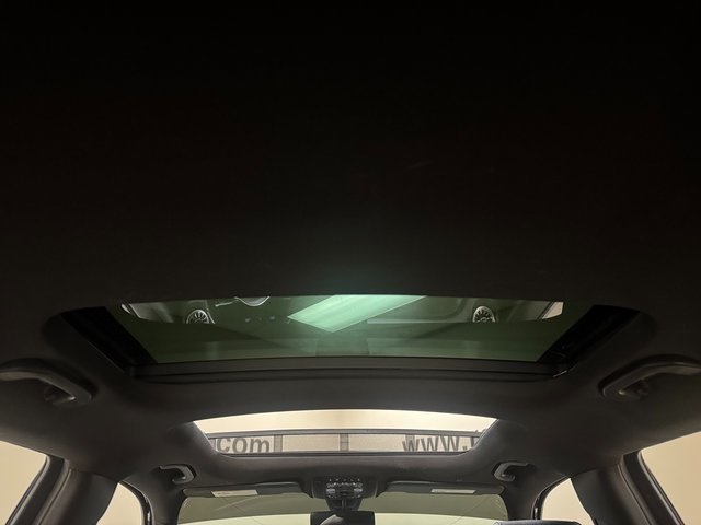 Vehicle image 19 of 28