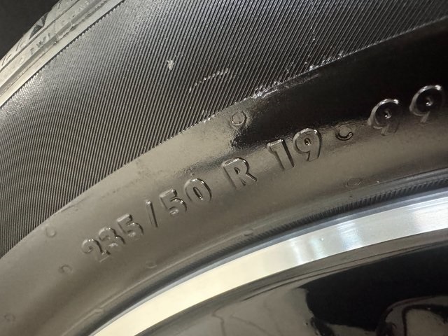 Vehicle image 25 of 28