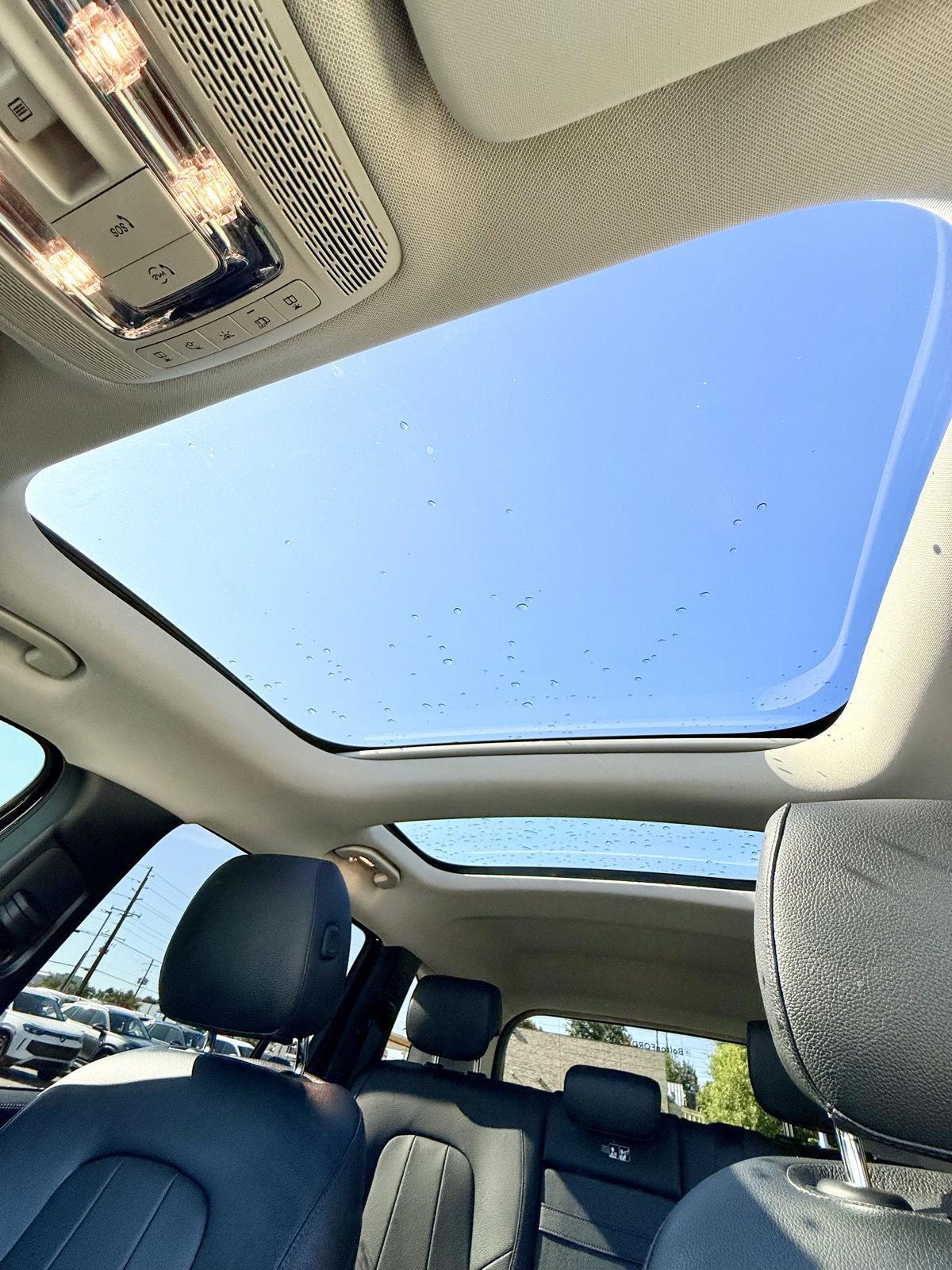 Vehicle image 14 of 16