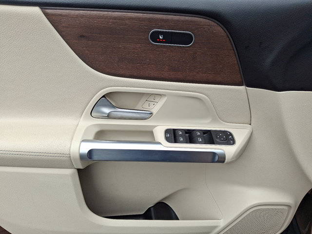 Vehicle image 19 of 31