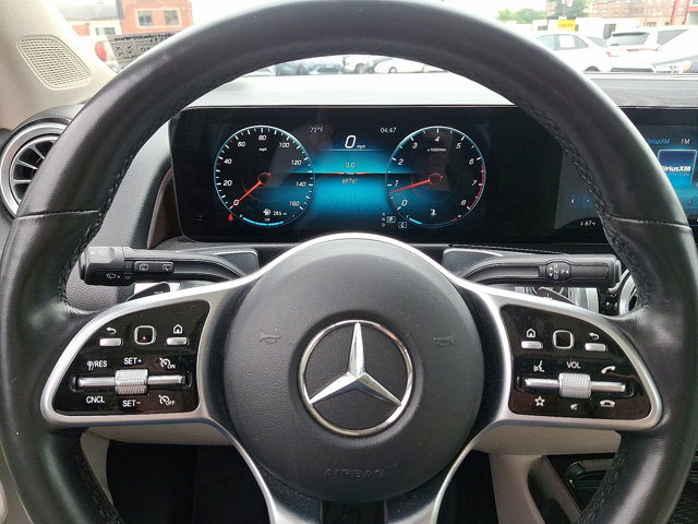 Vehicle image 23 of 31