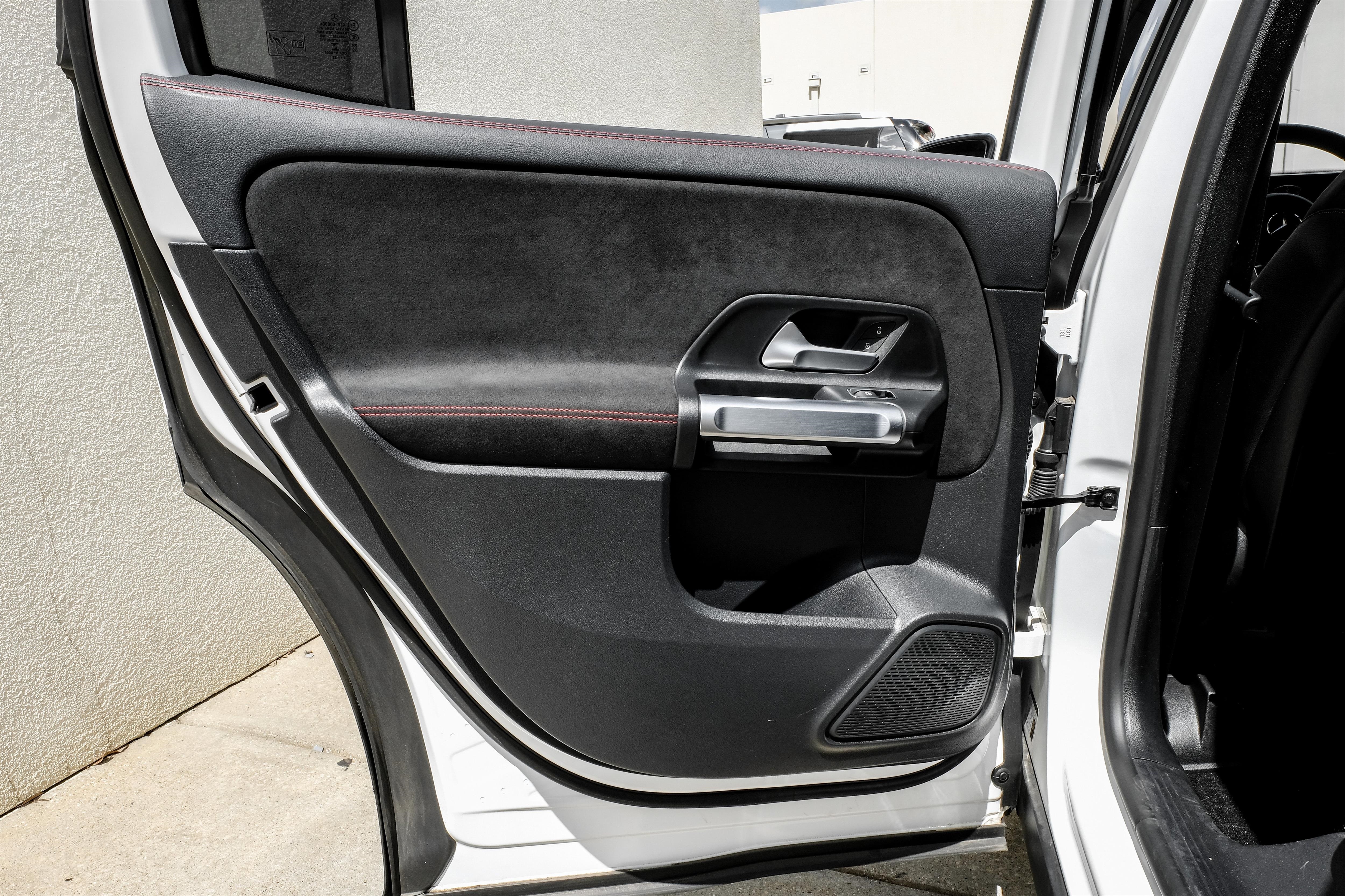 Vehicle image 41 of 48