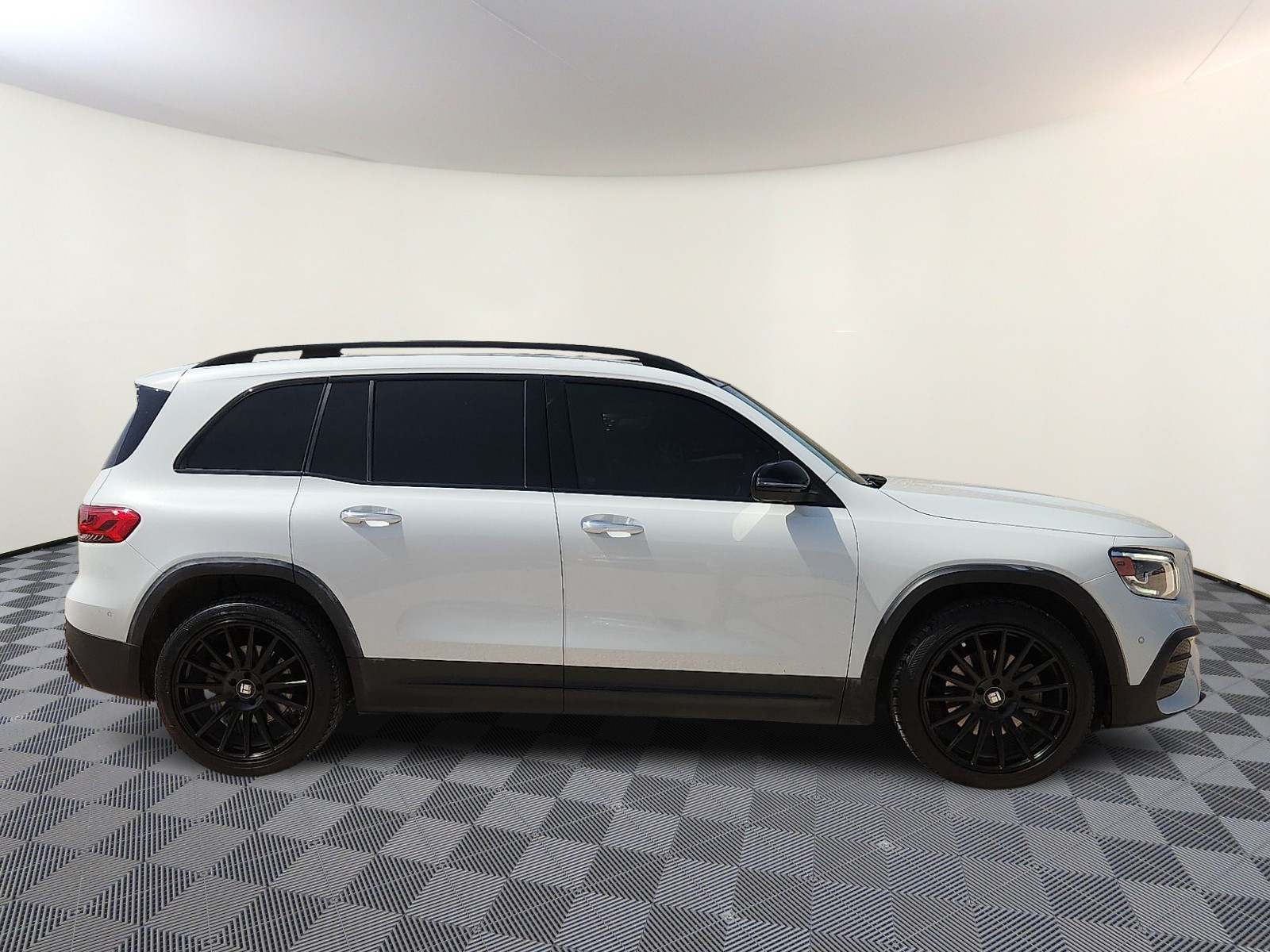 Vehicle image 3 of 20