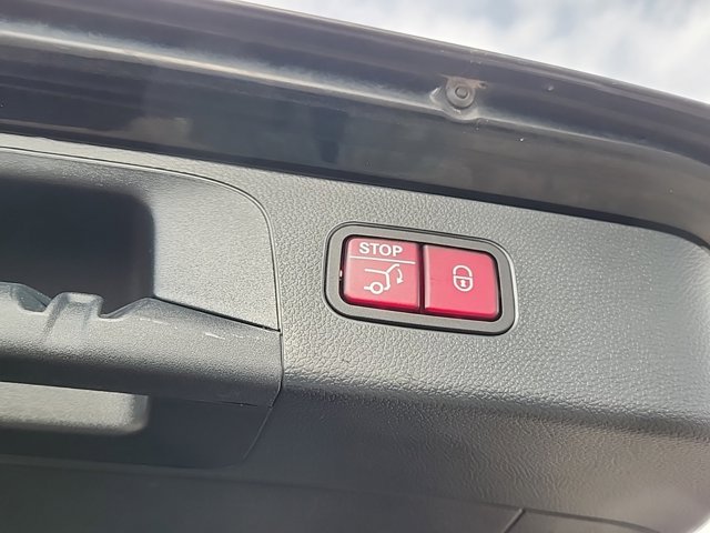 Vehicle image 13 of 27