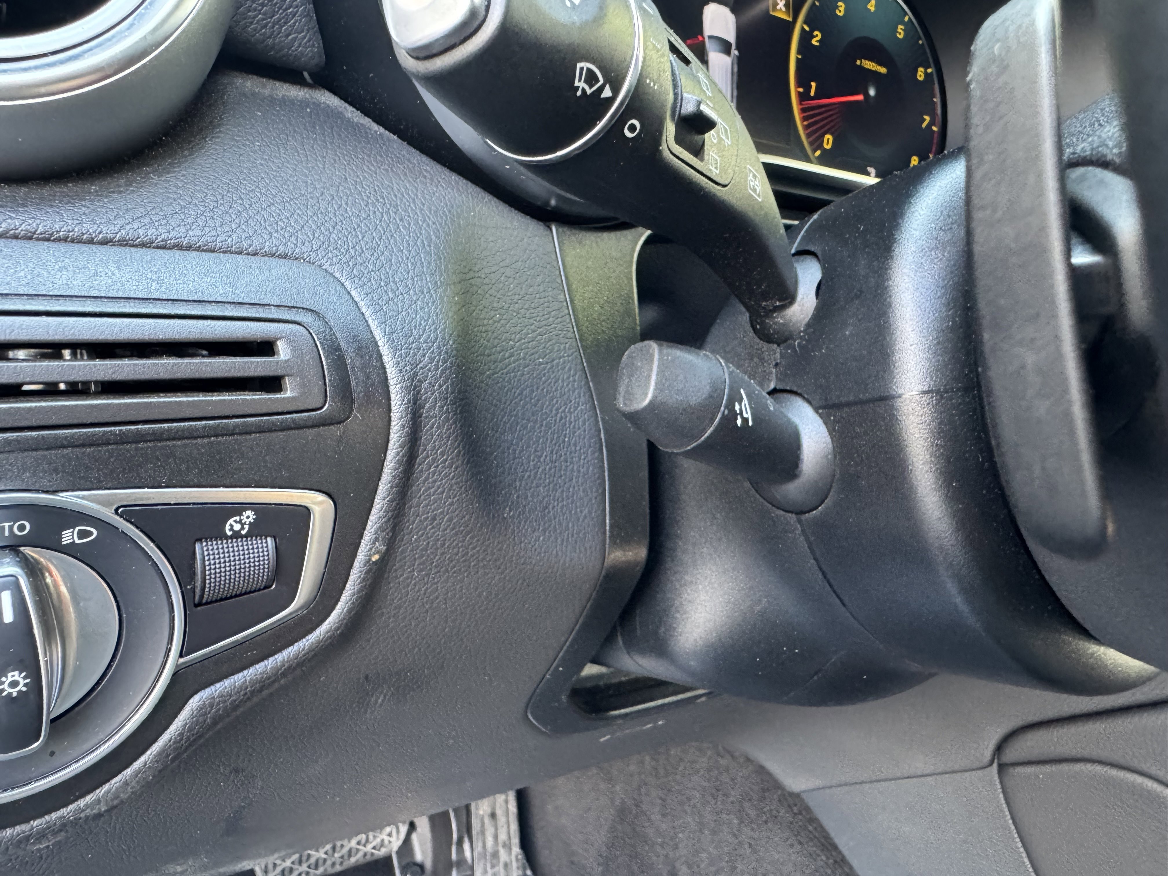 Vehicle image 15 of 32