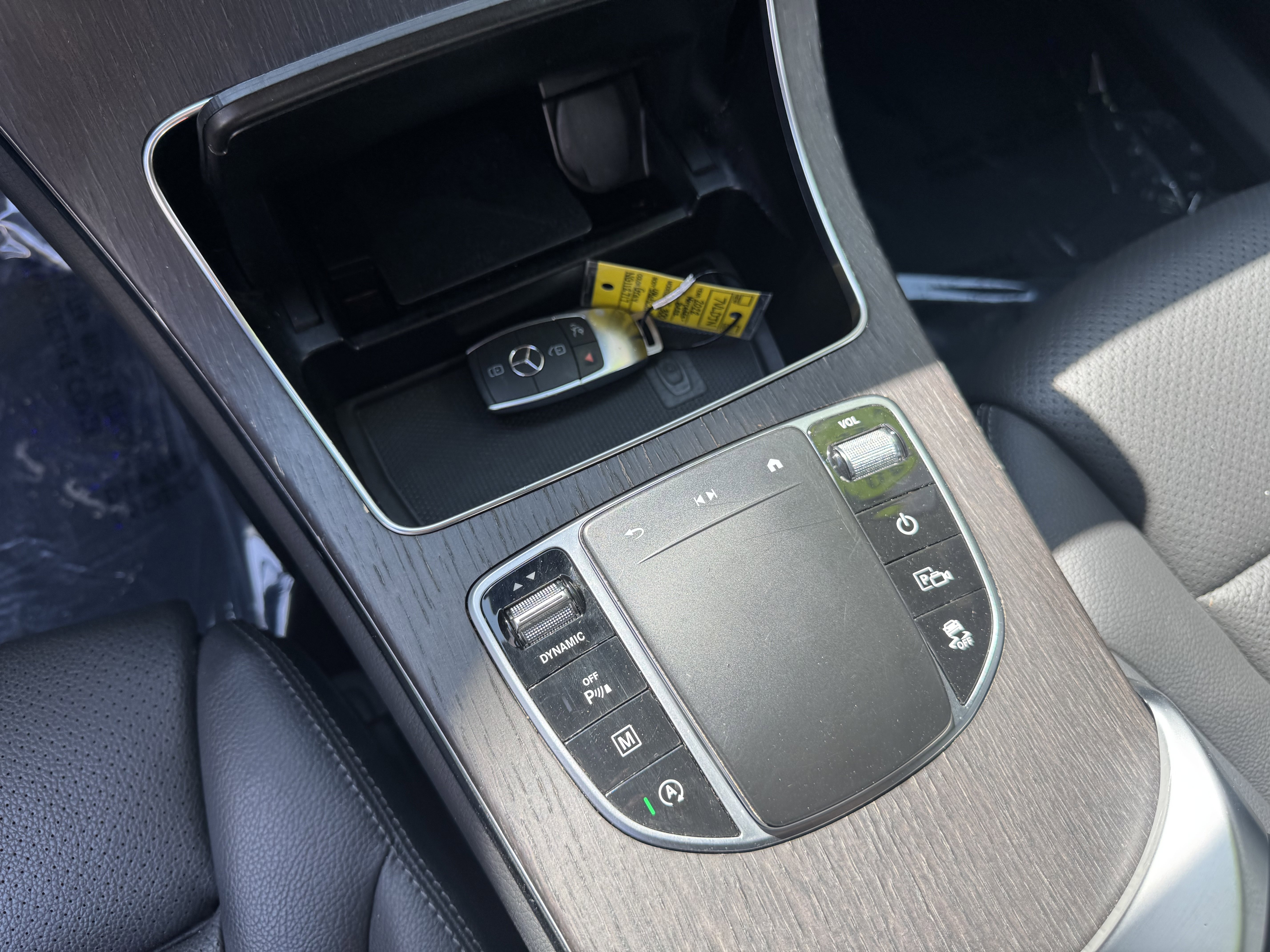Vehicle image 23 of 32