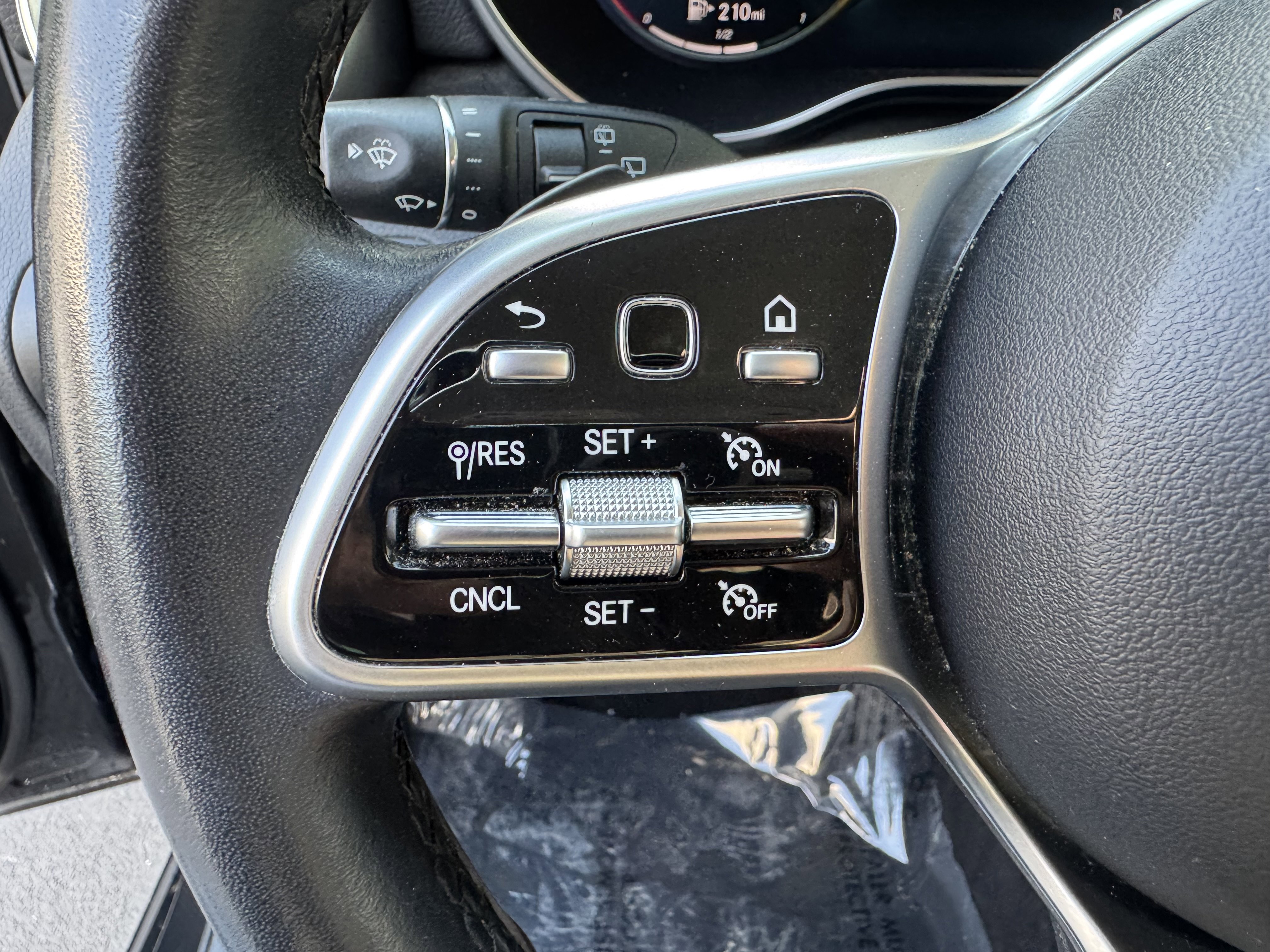 Vehicle image 27 of 32