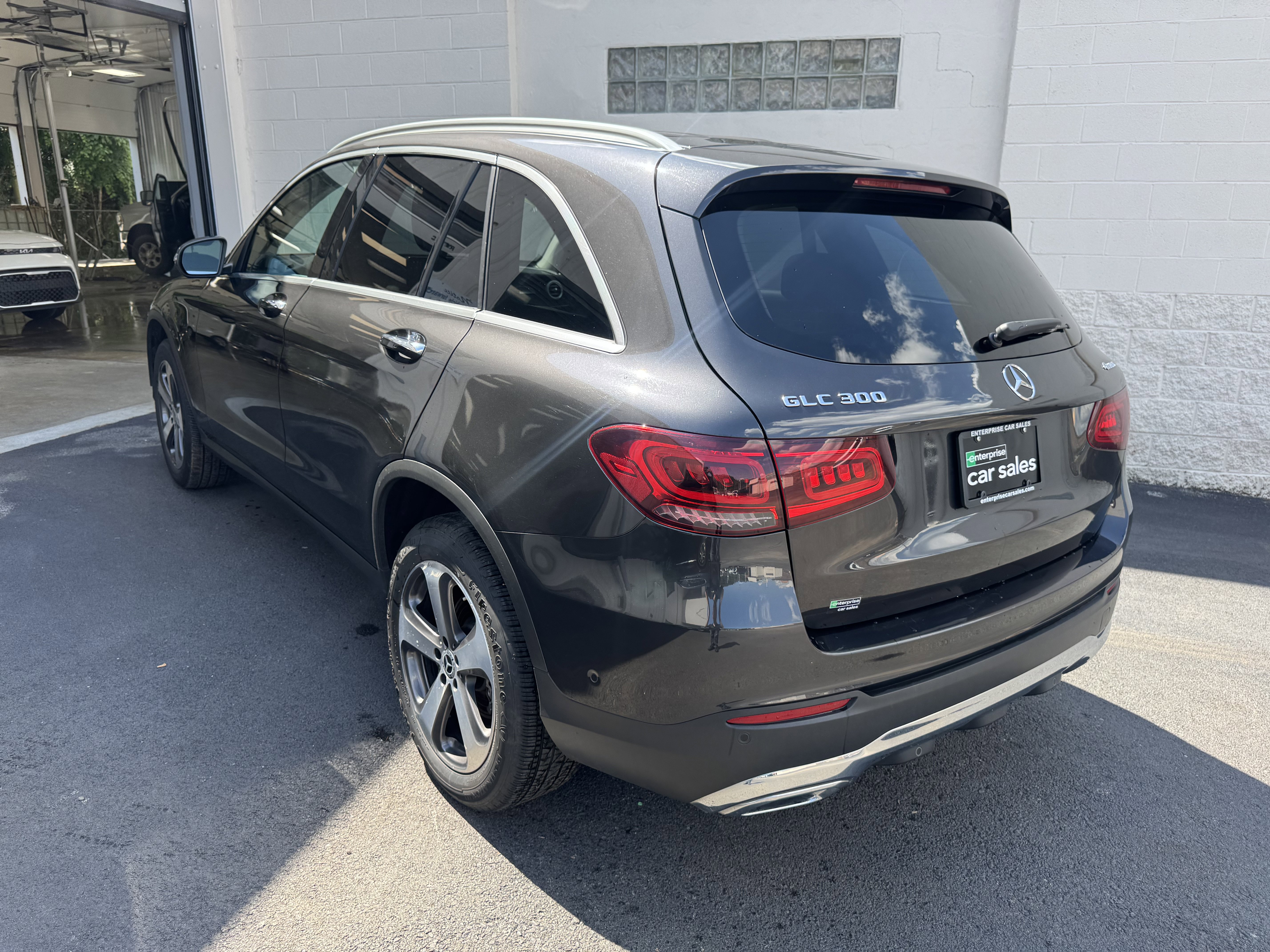 Vehicle image 4 of 32
