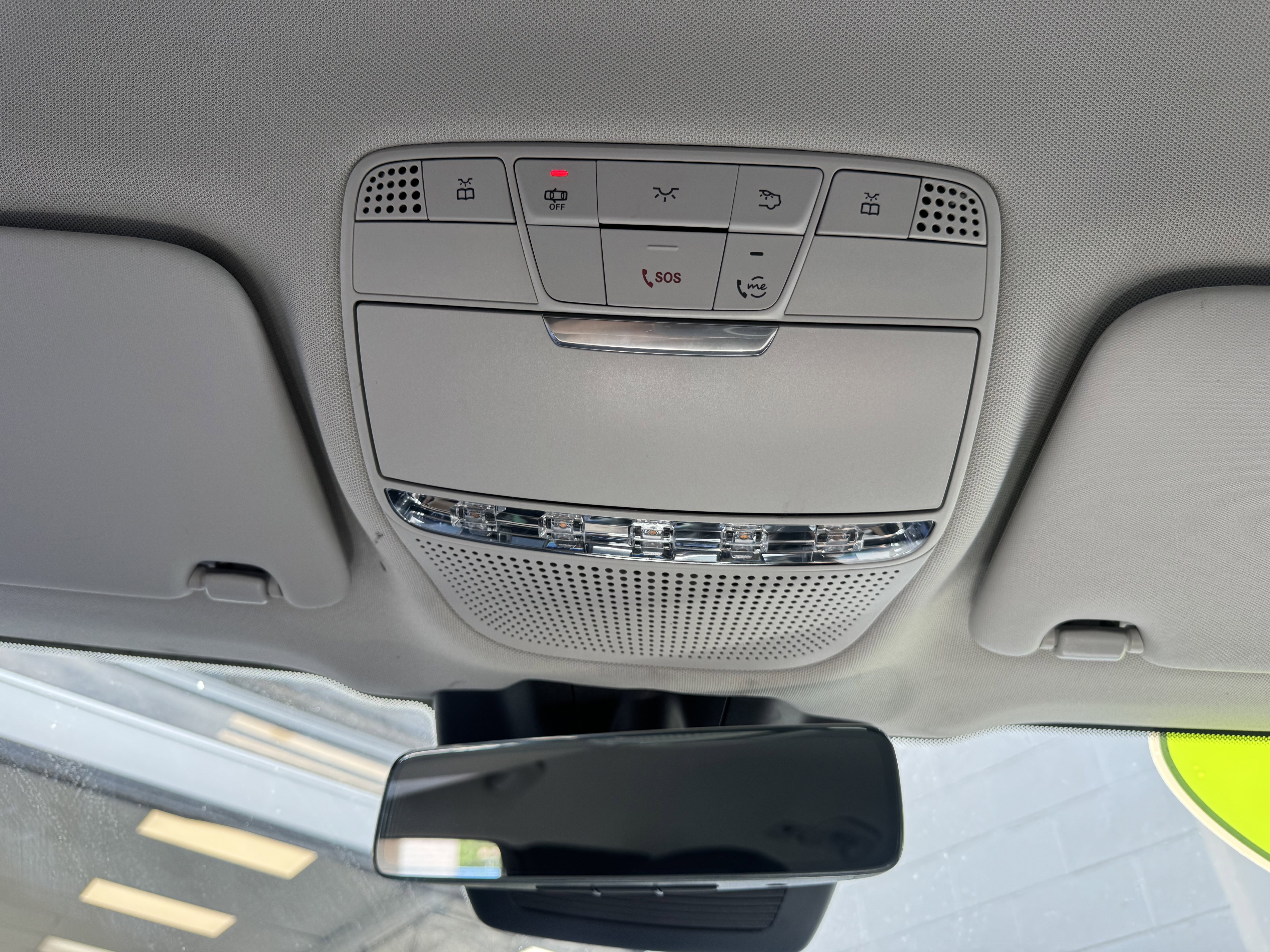 Vehicle image 24 of 32