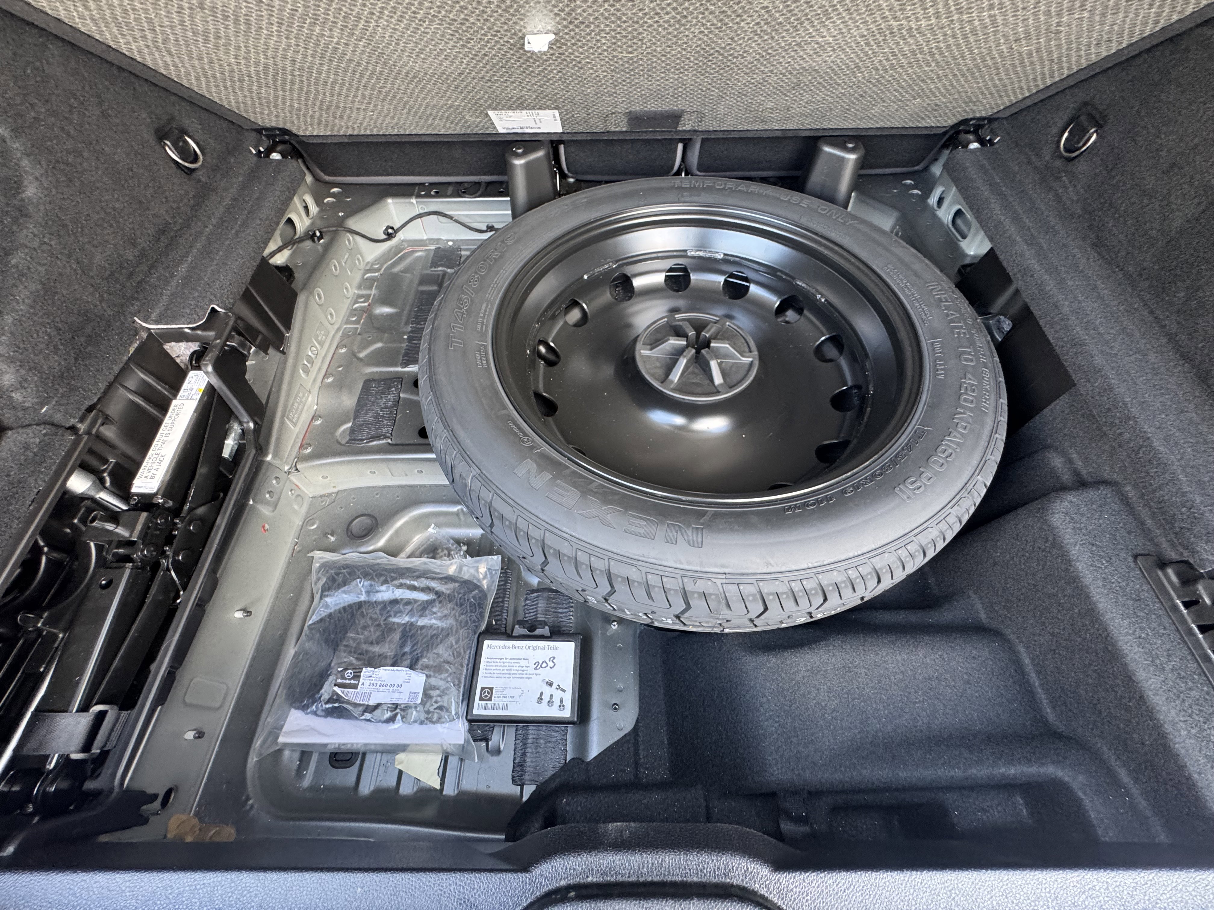 Vehicle image 31 of 32