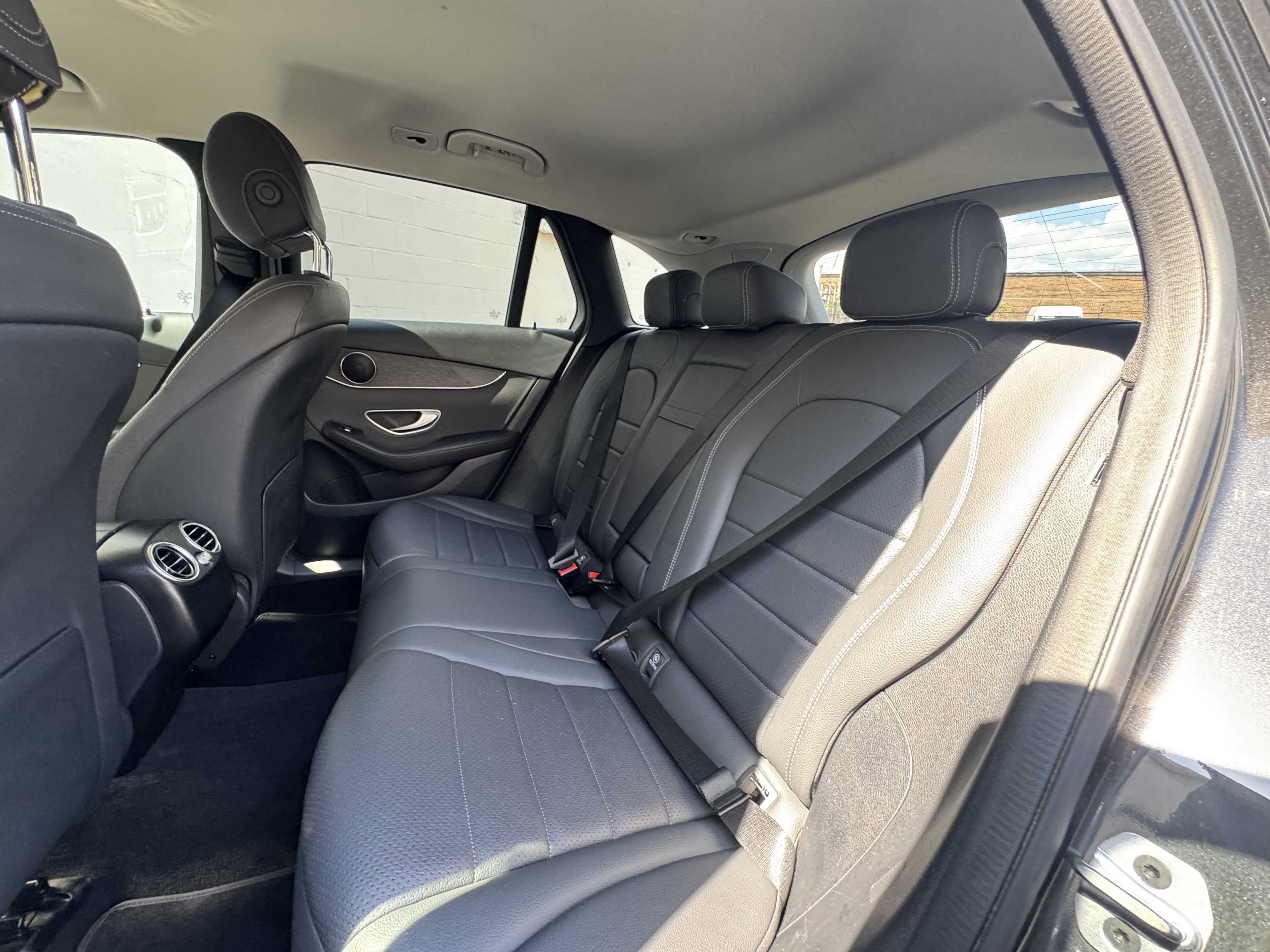 Vehicle image 9 of 32