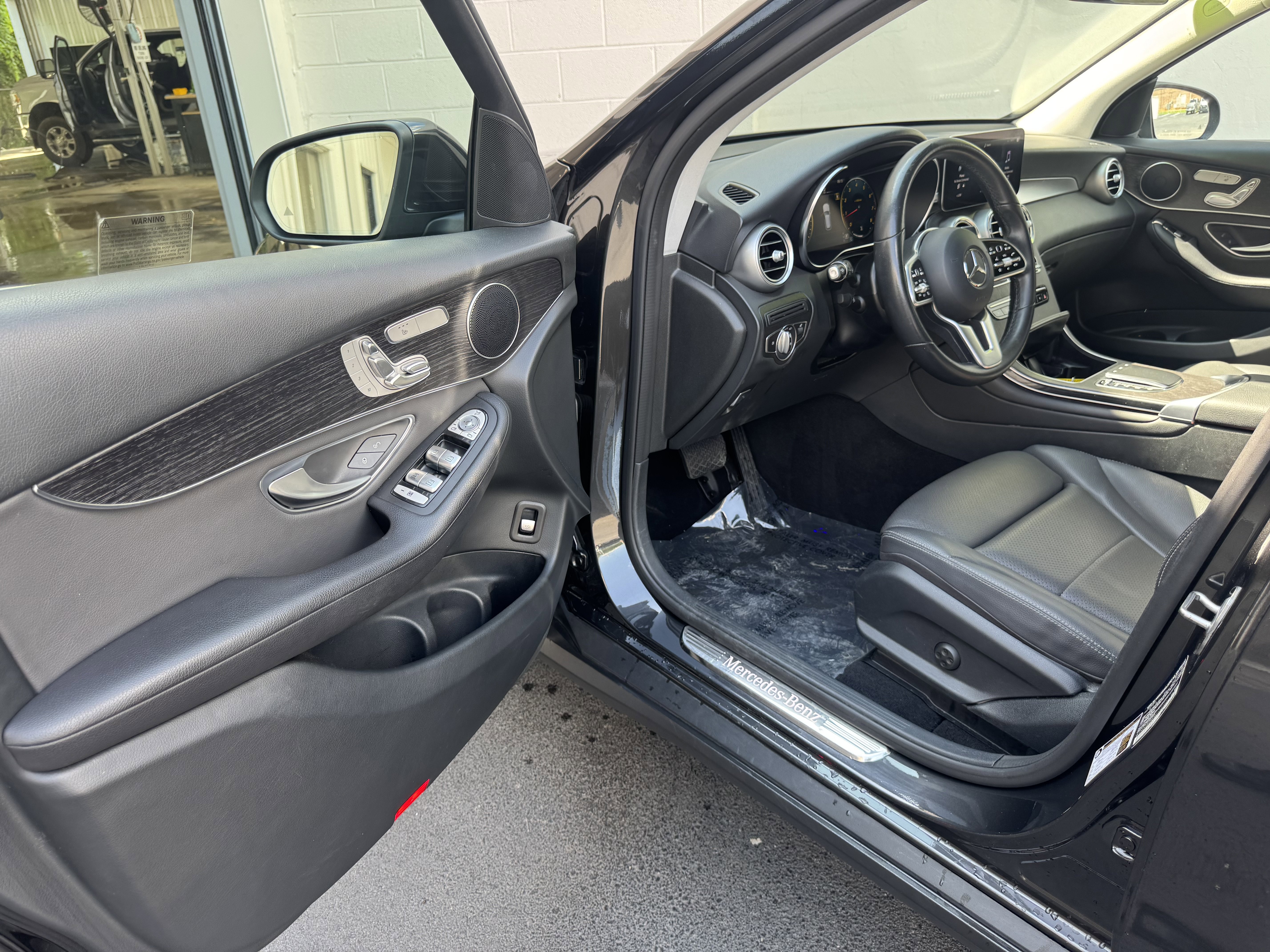 Vehicle image 12 of 32