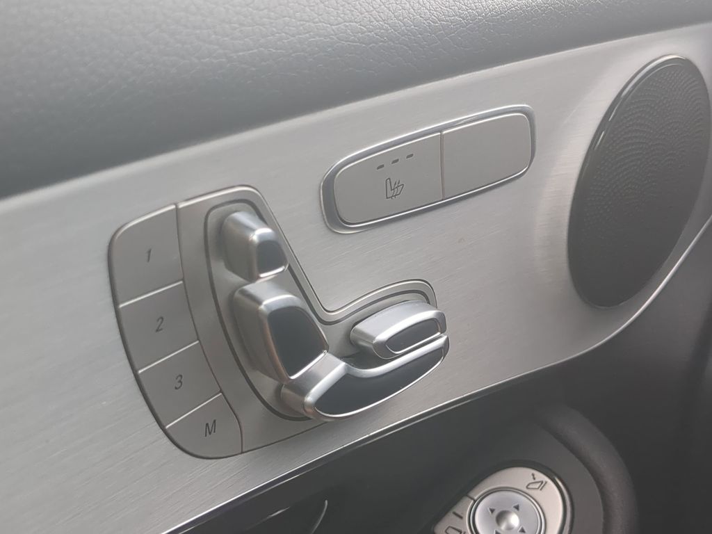 Vehicle image 16 of 25