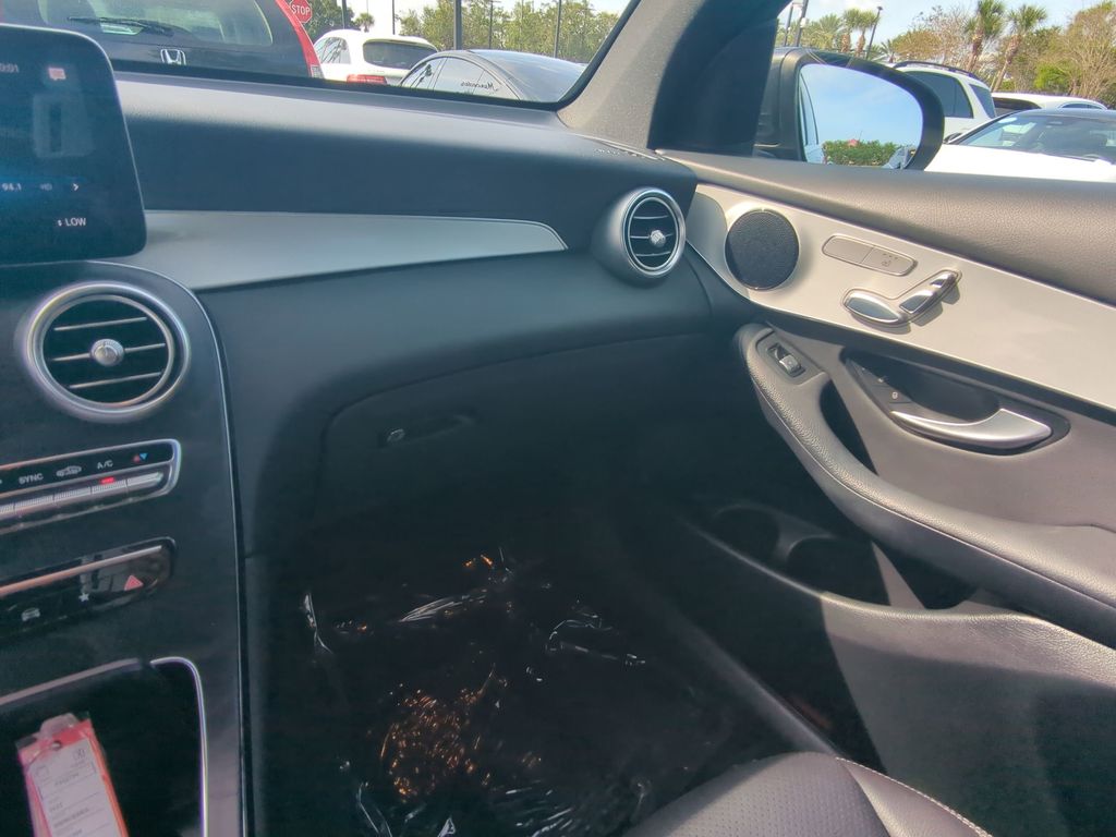 Vehicle image 9 of 25