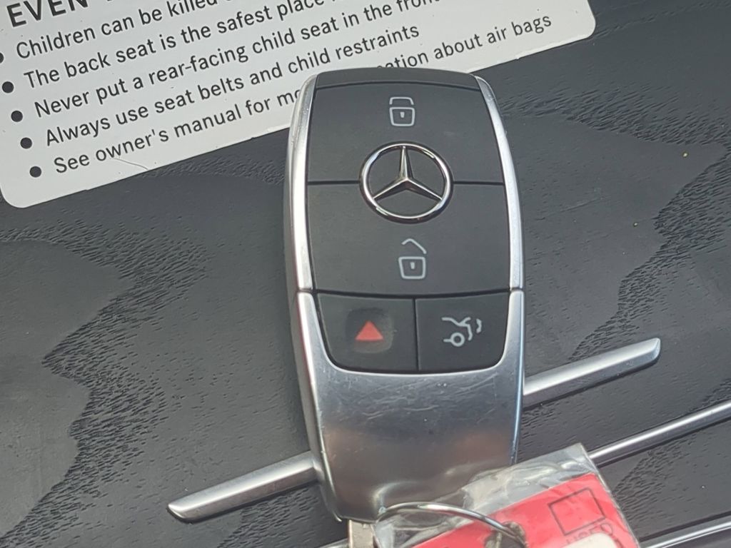 Vehicle image 21 of 25