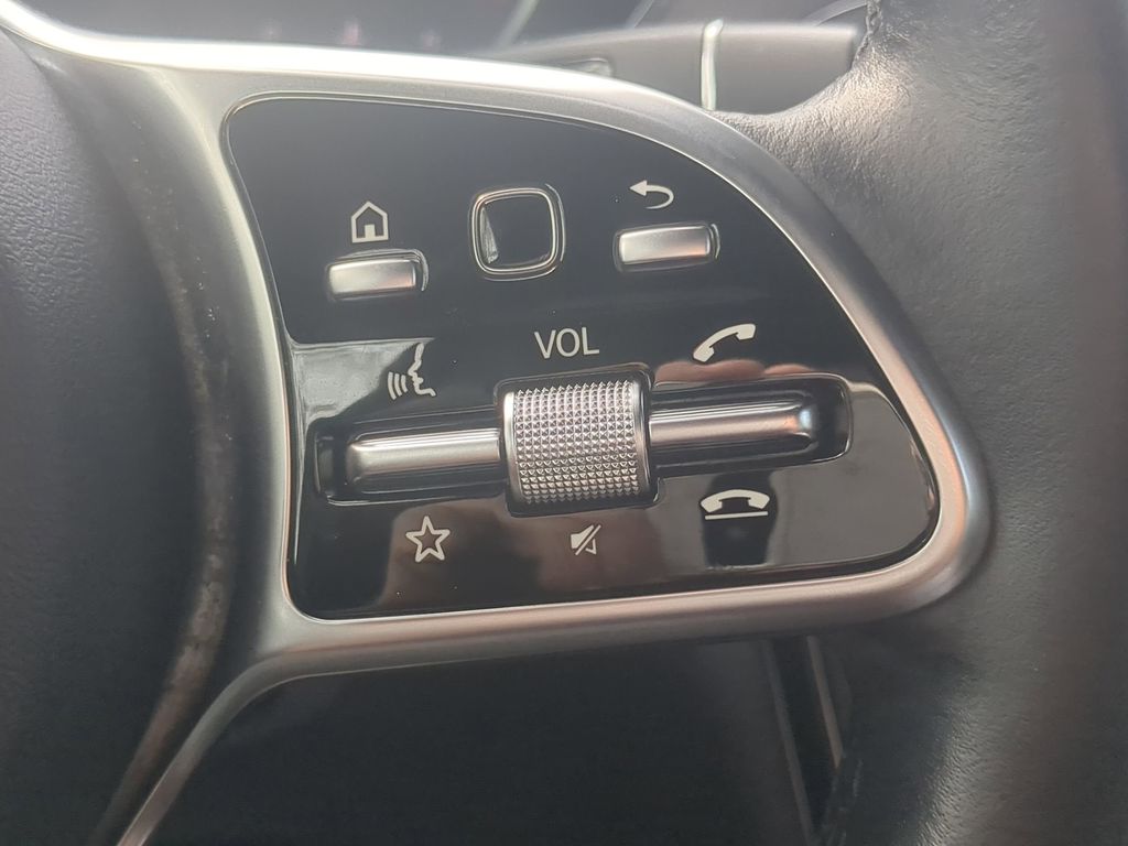 Vehicle image 18 of 25