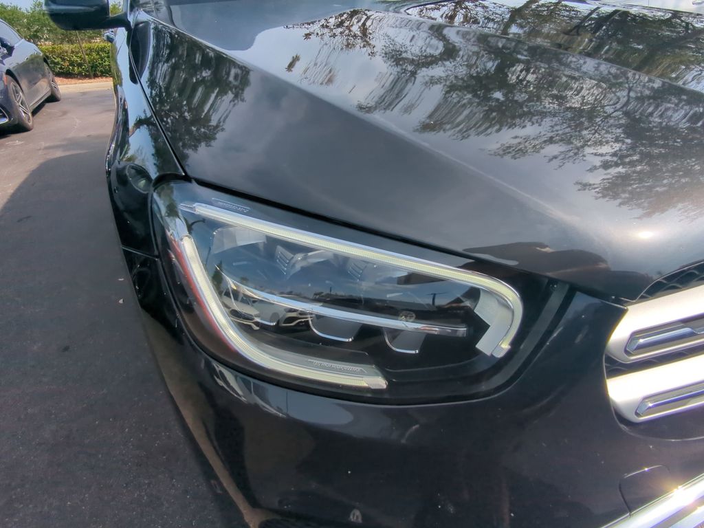 Vehicle image 22 of 25