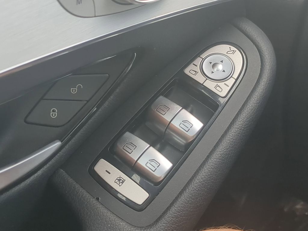 Vehicle image 15 of 25