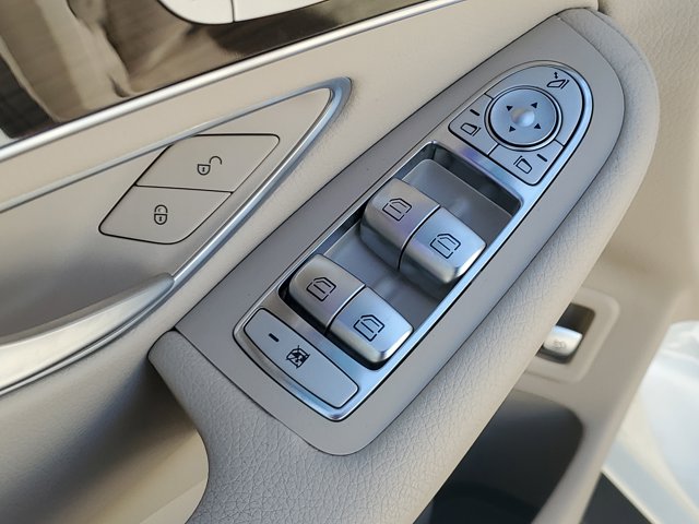 Vehicle image 15 of 31