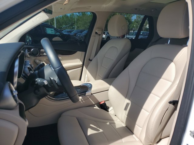 Vehicle image 17 of 31