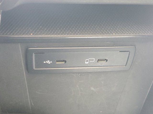Vehicle image 27 of 31