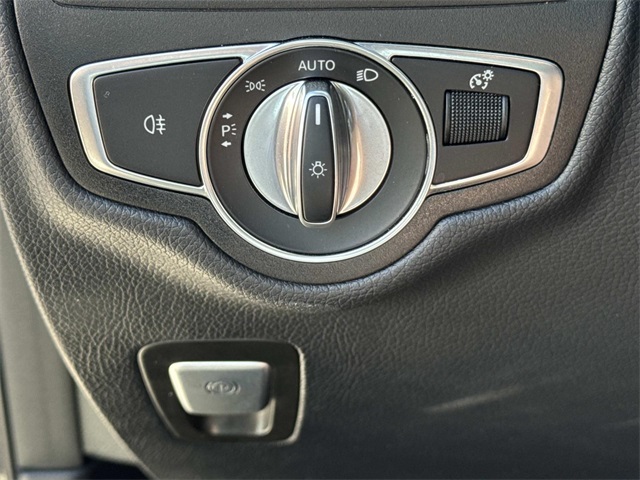 Vehicle image 18 of 20