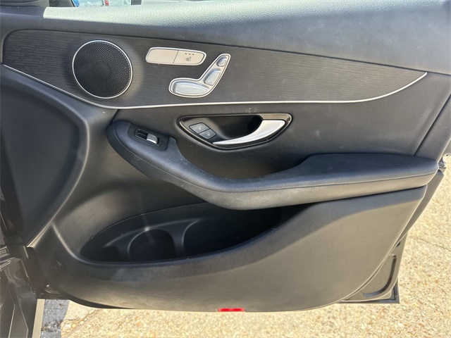 Vehicle image 17 of 20